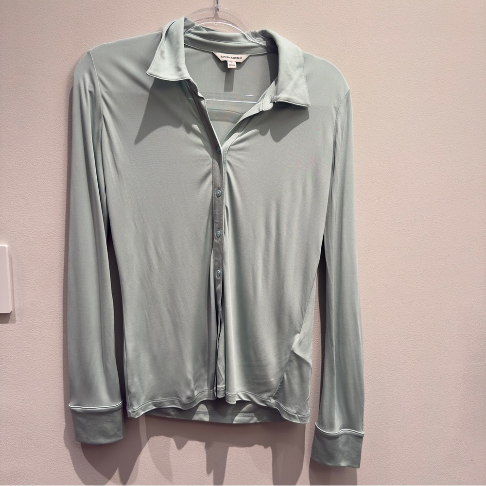 Banana Republic Light Sage Button-Up Long Sleeve Crepe Shirt Size Small Women’s - Picture 3 of 8